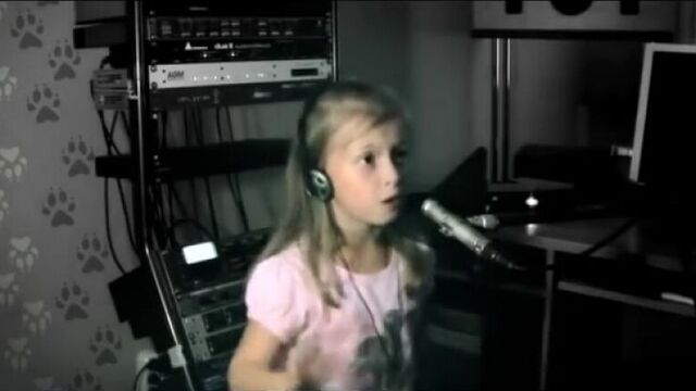 А вы знали как выглядит Маша в жизни? Алина Кукушкина-девочка, которая озвучивает Машу