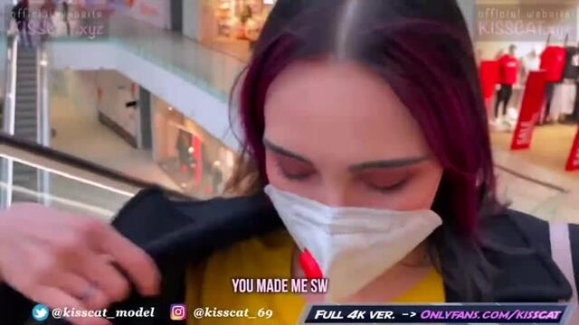 секс русской пары в раздевалке за BigMak-