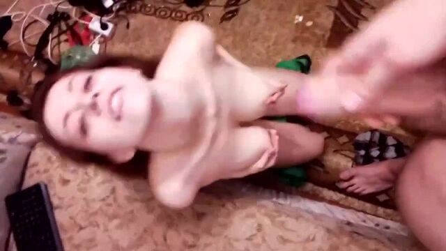 Домшанее порно с молодыми. кончил на ебало русской шлюхе