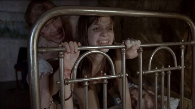 №22 Бомжу отдали юную девушку для секса