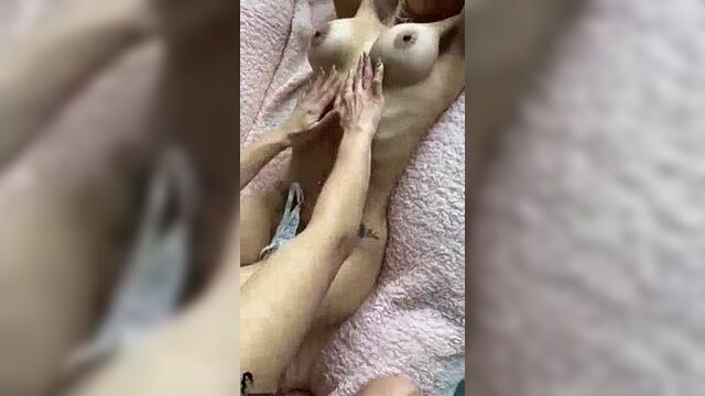 Молодые снимают сексуальное напряжение перед походом на день рождение к другу (полное видео можно найти в описании к видео)