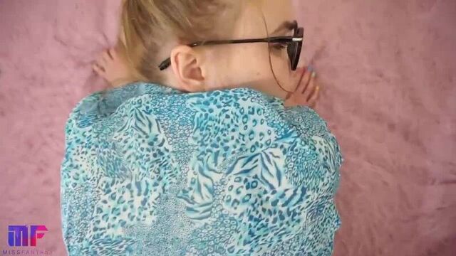 Мачеха спалила меня за дрочкой и преподала сексуальный урок Miss Fantasy [порно, секс, трахает, русское, инцест, мамка, домашнее