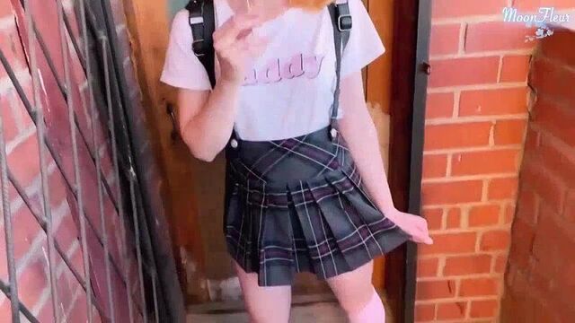 На лицо худой азиатки кончает парень после вагинального секса (полное видео можно найти в описании к видео)