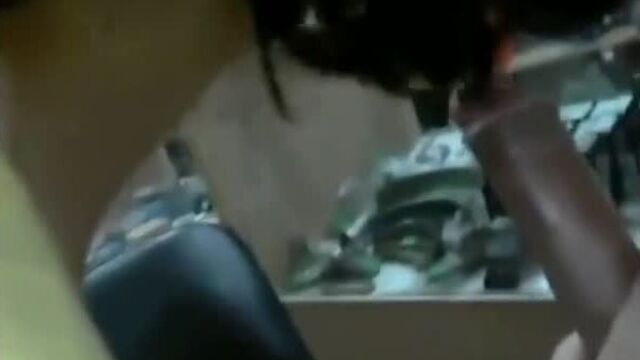 Шалава сосет мужику в магазе (Домашнее, порно, секс, трах, грубо, сиськи, попка, орал, анал)