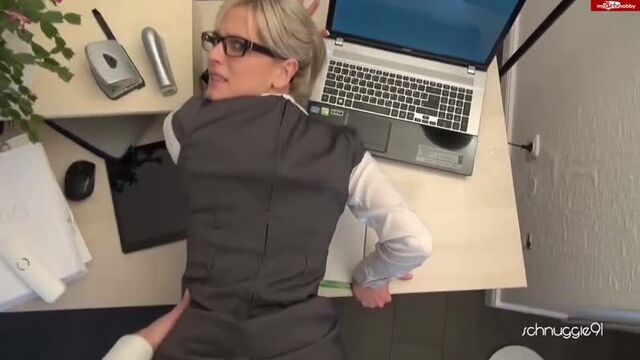 ОФИСНУЮ работницу НАГНУЛ РАКОМ и ПОТРАХАЛ как СЛЕДУЕт (Домашнее, порно, секс, трах, грубо, сиськи, попка, орал, анал)