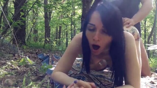 Занимаются сексом в лесу (домашнее русское любительское порно видео мамки инцест teens анал зрелые жена) порно вк