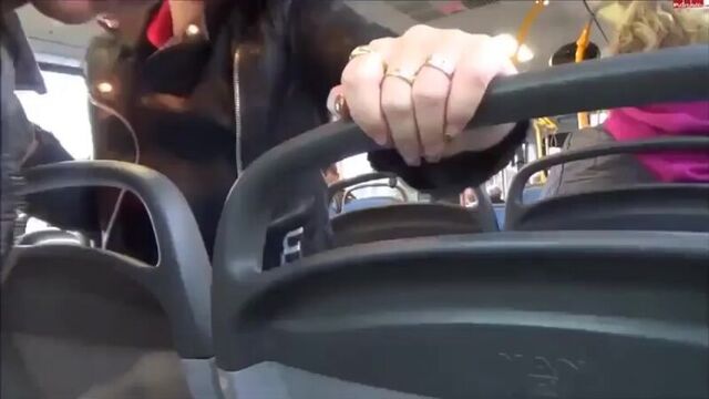 Мама с дочкой отсосали член кондуктору прямо в автобусе чтобы сэкономить на пивас (порно анал минет мамки porno milf teen anal п