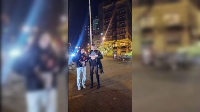 Спалили грудь на улице