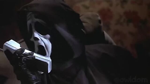 Scary movie - пародия на Крик (Совиный дом)