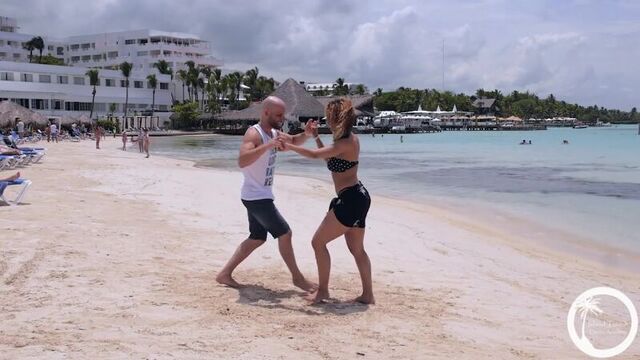 Besos a Escondidas - Ataca y Alemana Испанский Латинская Америка.Español Latino