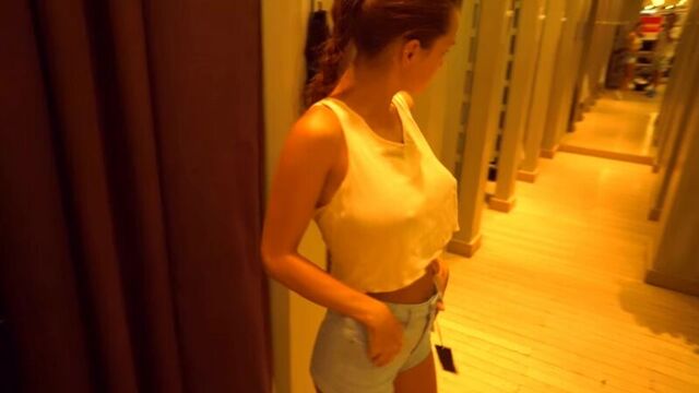 MARY SHUM: большие сиськи, порно, эротика, в раздевалке, облегающяя одежда