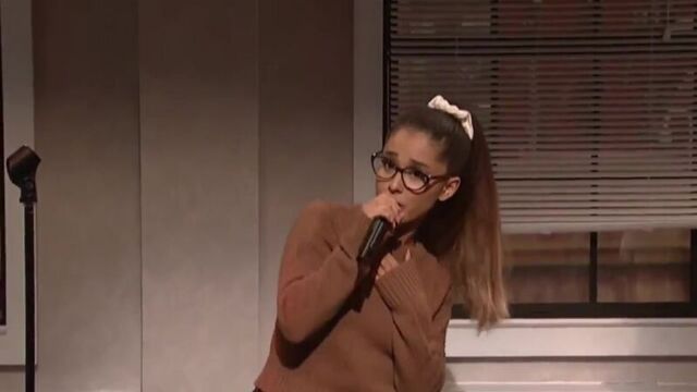 Ariana Grande пародирует голоса знаменитостей