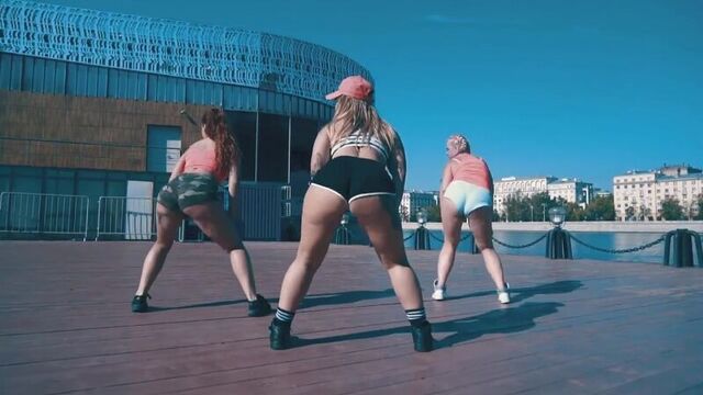 Dancehall twerk choreo by Swag Russian Panda