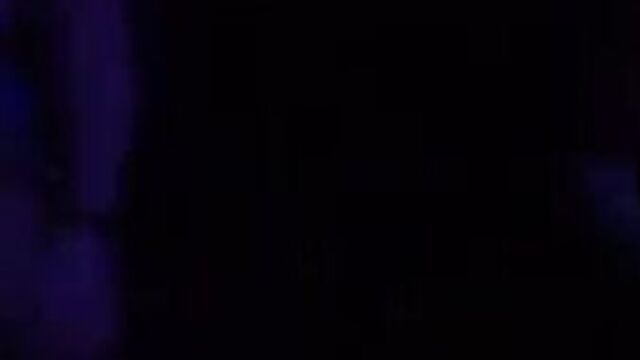 В клубе Нижнего Новгорода прямо на танцполе отъебали девушку. По словам очевидцев, девушка была сильна «убитая» и лезла ко всем