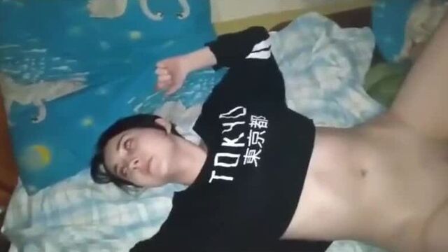 Студенты трахаются на вписке групповуха ))