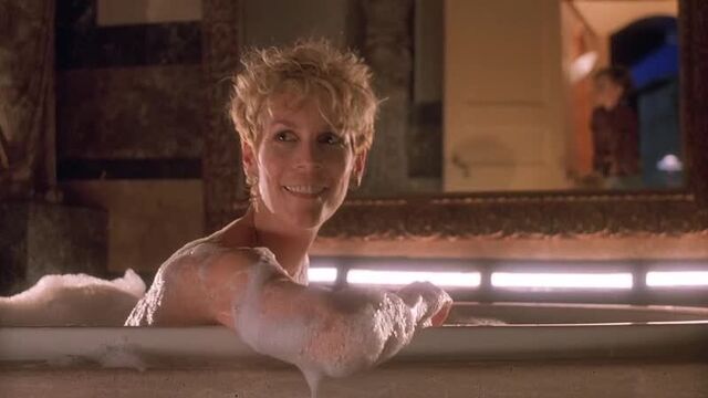 Джейми Ли Кёртис (Jamie Lee Curtis nude scenes in "Mother's Boys" 1993)