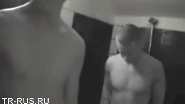 Парни в бане трахают своего гей друга (Russian Большой член Групповой секс Любительское порно Подглядывание Сладкий мальчик)