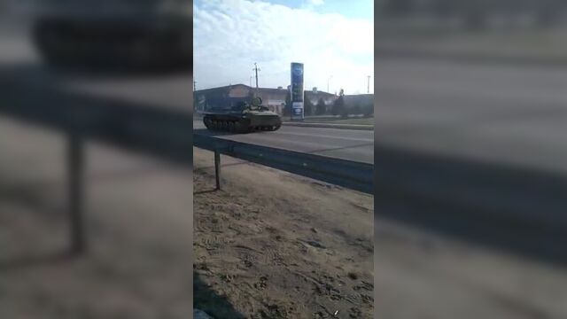 Российские БМП в н.п. Великие Копани Херсонской области.