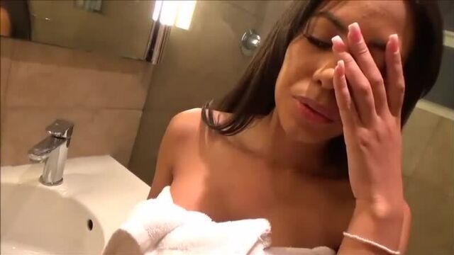 Решила отсосать сыну на отдыхе инцест (Домашнее, порно, студенты, сестра, секс, милфа, большая грудь)