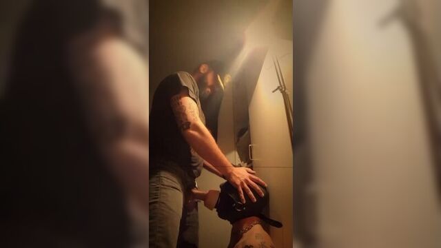 #ГейХран Пассив - горловой мастурбатор. Гей порно любительское раб БДСМ татуировка оральный секс сосет ебет в горло унижение хуй