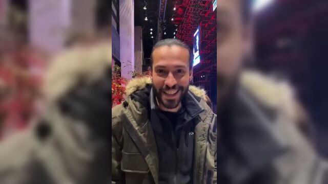 Экин Коч благодарит