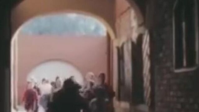 Приключения Электроника - Бьют часы на старой башне (песня)