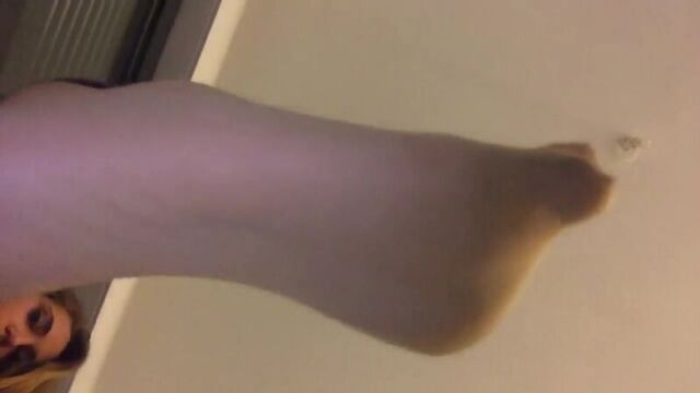 сексуальные ножки femdom #footfetish #trampling #mistress #footjob #nylon #heels #feet #pantyhose