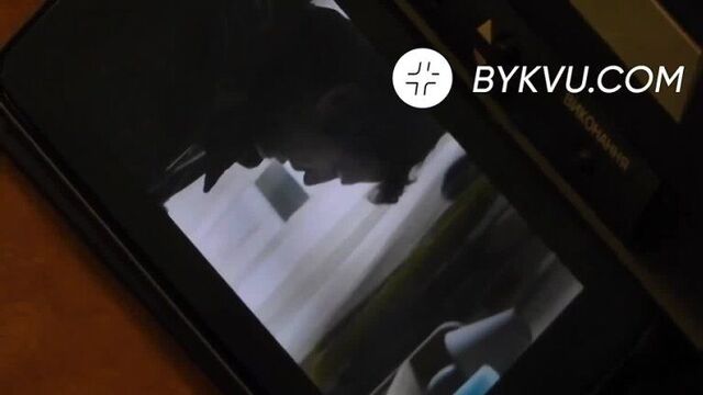 "Беженка" из Крыма Лиза Богуцкая смотрит кино в парламенте