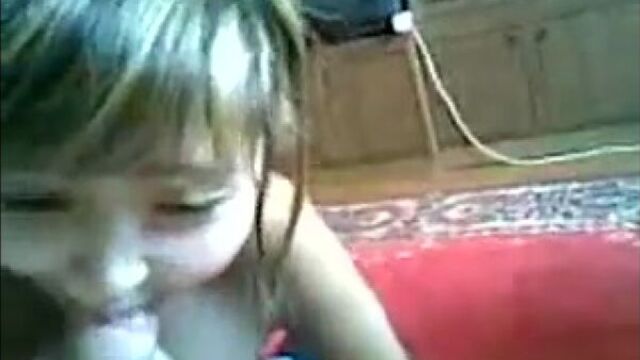 Казашка и её любимый чупа-чупс - любительское видео секс порно домашнее анал минет вписка пьяная бухая сосет молодая хуй мамку