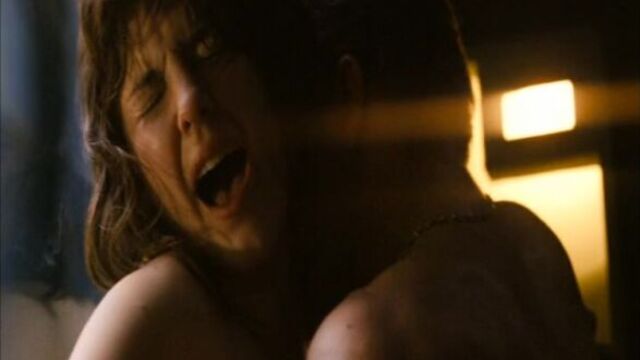 Наталья Романычева - Чужая (2010) (эротическая постельная сцена из фильма знаменитость трахается голая занимается сексом)