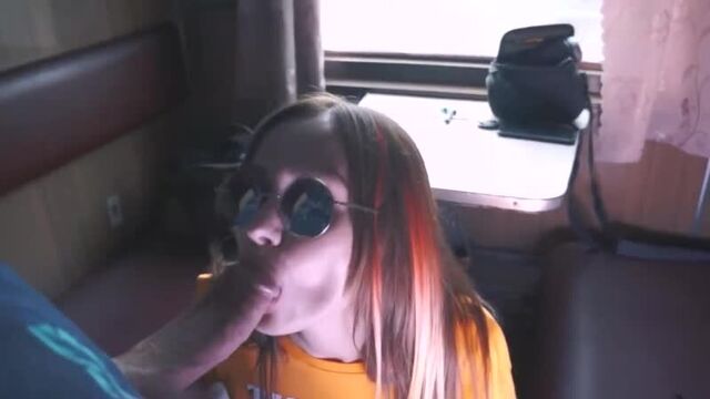 Русская парочка занялась сексом в поезде