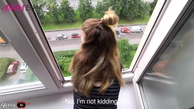 очередная русская девка изменяет мужу разговаривая с ним по телефону . порно отAnna Bali