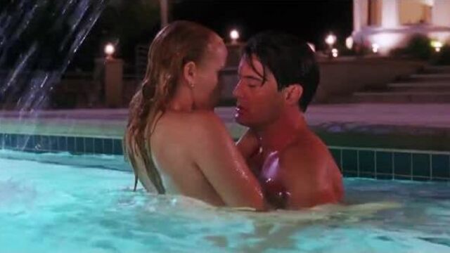 Elizabeth Berkley & Kyle MacLachlan - Showgirls (1995) (легендарная эротическая секс сцена в бассейне hot sex scene)