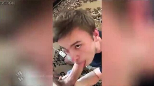 Членосос за работой (русское гей порно, russian gay porn video, попперсы, минет, отсос, домашнее, большой член)