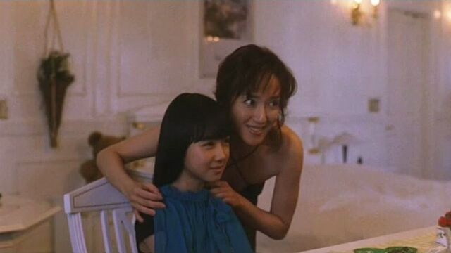 Отец трахает жену и дочку по очереди (инцест фильм, развел на секс дочкой, порно папа и мама, насилует дочурку, кончил в дочь)