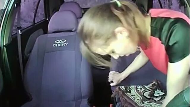 Таксист Анатолий дрючит замужних шлюшек хохлушек в авто (русское домашнее украинское порно секс на машине лесу путаны бляди)