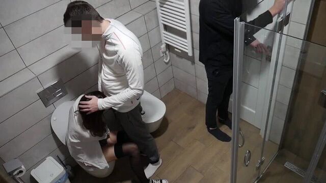 инцест тройничок в туалете #инцест #тулаете #мжм #секс #порно #братом #сестрой #вайфай