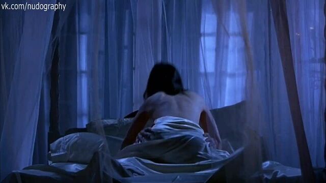 Голая Валентина Варгас (Valentina Vargas) в фильме "Восставший из ада 4: Кровное родство" (Hellraiser: Bloodline)