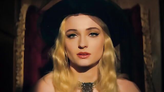 Sophie Turner nude