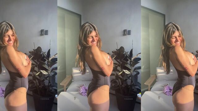 Mia Khalifa nude