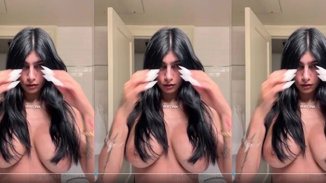 Mia Khalifa nude