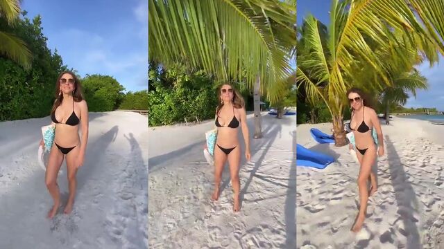 Elizabeth Hurley nude