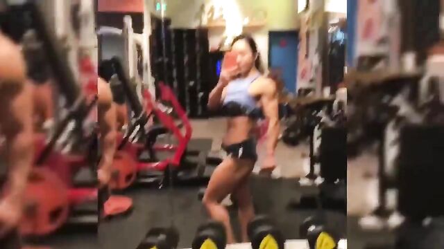 Female Bodybuilder Nikkita Fitness FBB Gets Her Boobs Wet