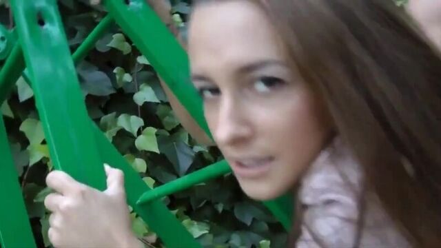 Алёна забыла надеть трусы (порно,инцест,сестра,брат,выебал,минет,раком,сосет,тра