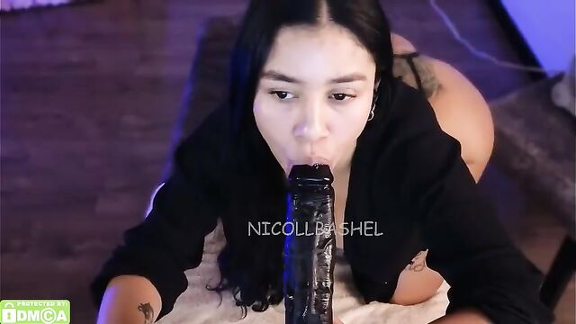 NicollBashel gets her asshole gapped by a massive toy - VOD Chatroulette
