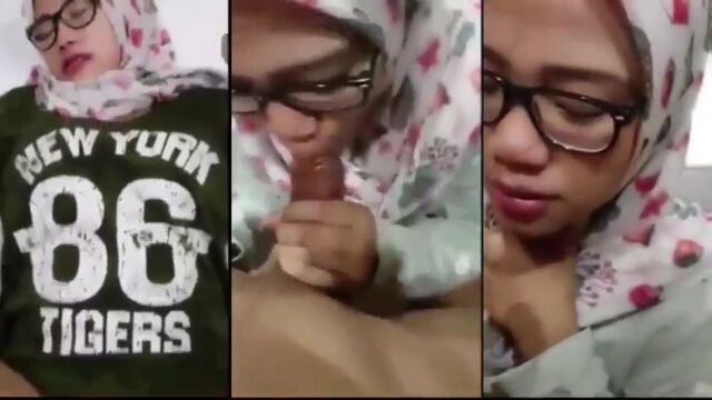 Malaysian Muslim Teen wets her pussy in the bathroom