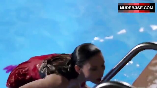 Celebrity news: Chyler Leigh finger fucked by a horny guy