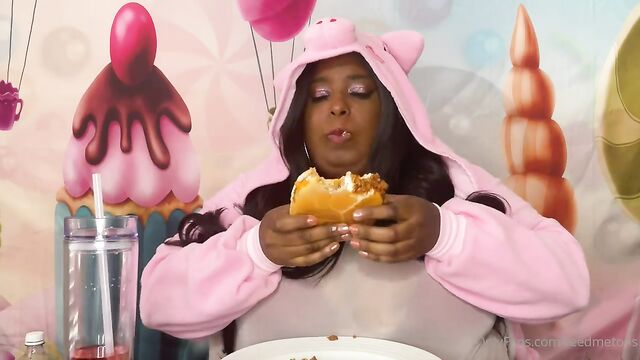 SSBBW Feedee Workout & Stuffing - a unique exercise routine