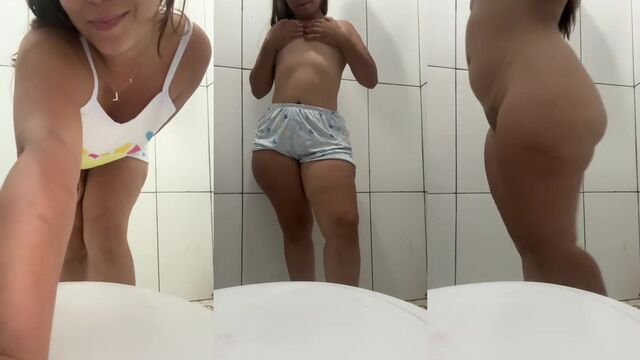 Branquinha gostosa do Brasil Vazou sua buceta na exposição