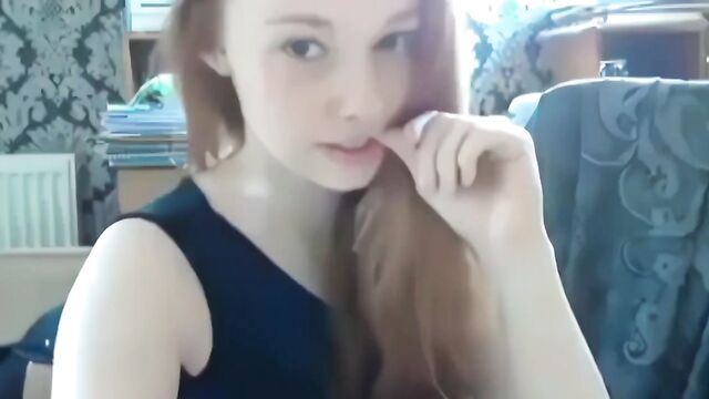 A stunning ebony beauty got her pussy messed up by a huge cock in a cam show